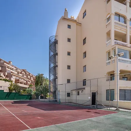 Апартаменты Lovely Communal Heated Pool