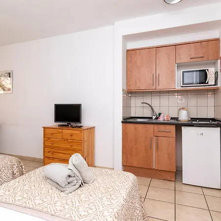Lovely Communal Heated Pool Apartment Los Cristianos (Tenerife)